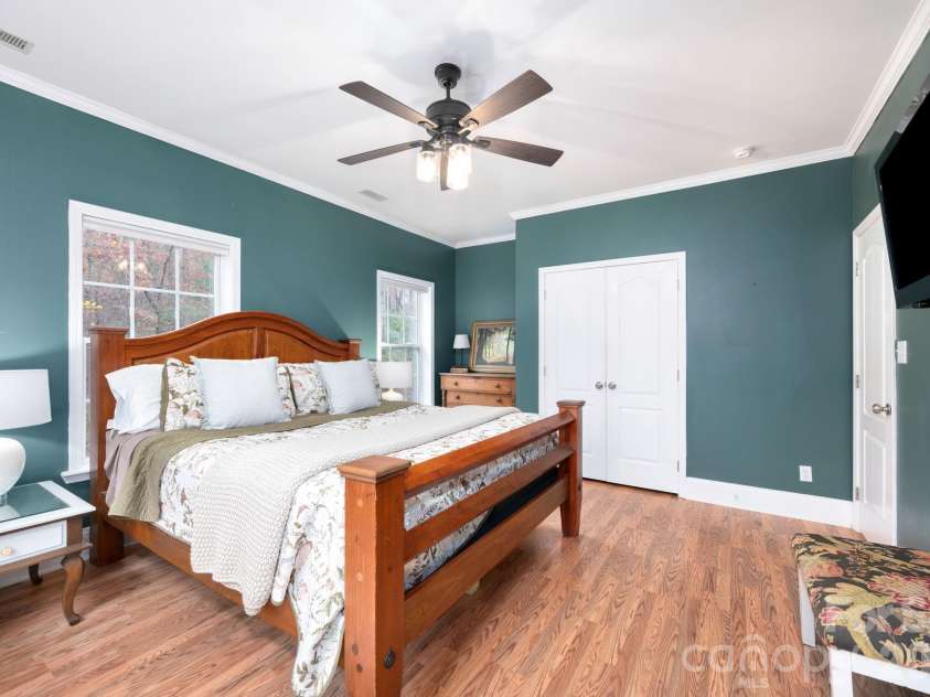 230 Graystone Drive, Burnsville, NC 28714.  MLS# CAR4314444, YatesRealty ID 7600. 