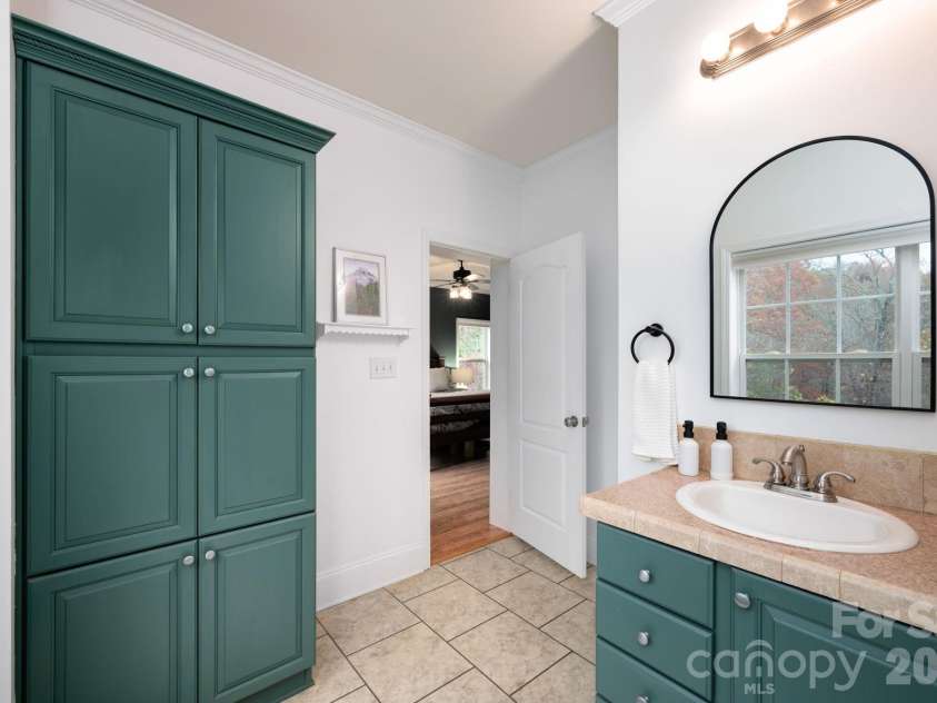 230 Graystone Drive, Burnsville, NC 28714.  MLS# CAR4314444, YatesRealty ID 7600. 
