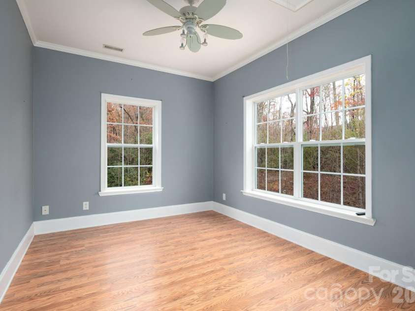 230 Graystone Drive, Burnsville, NC 28714.  MLS# CAR4314444, YatesRealty ID 7600. 