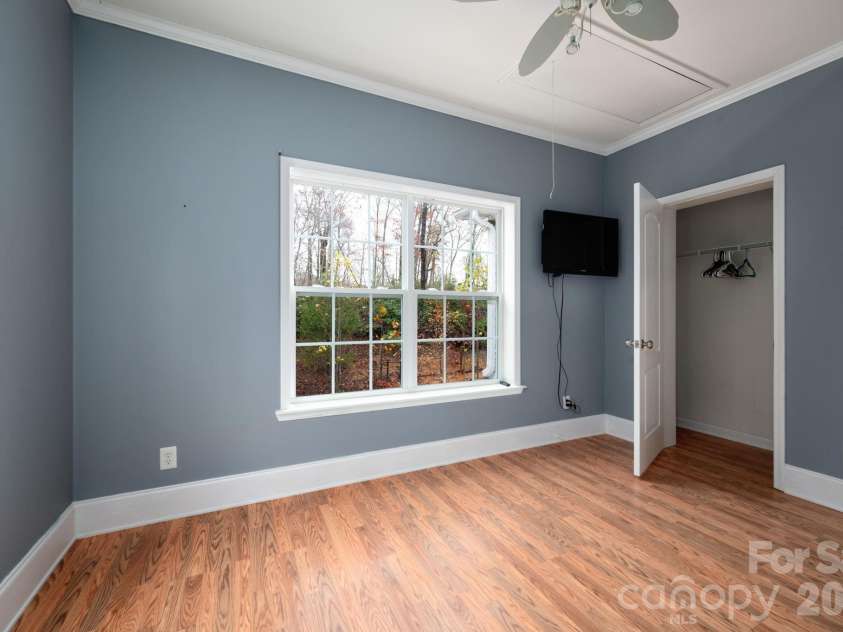 230 Graystone Drive, Burnsville, NC 28714.  MLS# CAR4314444, YatesRealty ID 7600. 