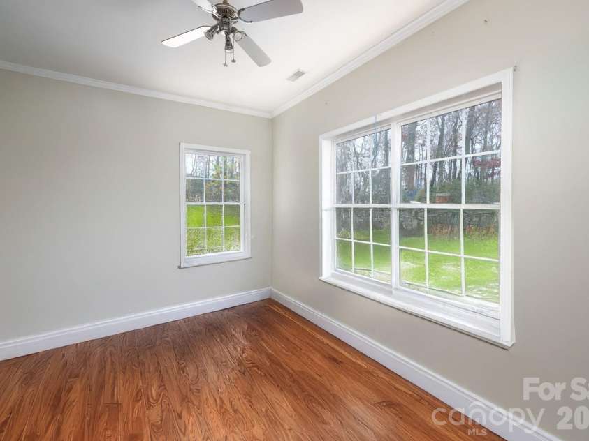230 Graystone Drive, Burnsville, NC 28714.  MLS# CAR4314444, YatesRealty ID 7600. 
