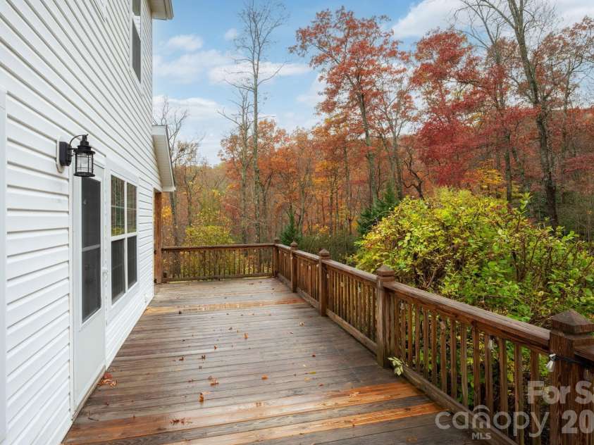 230 Graystone Drive, Burnsville, NC 28714.  MLS# CAR4314444, YatesRealty ID 7600. 