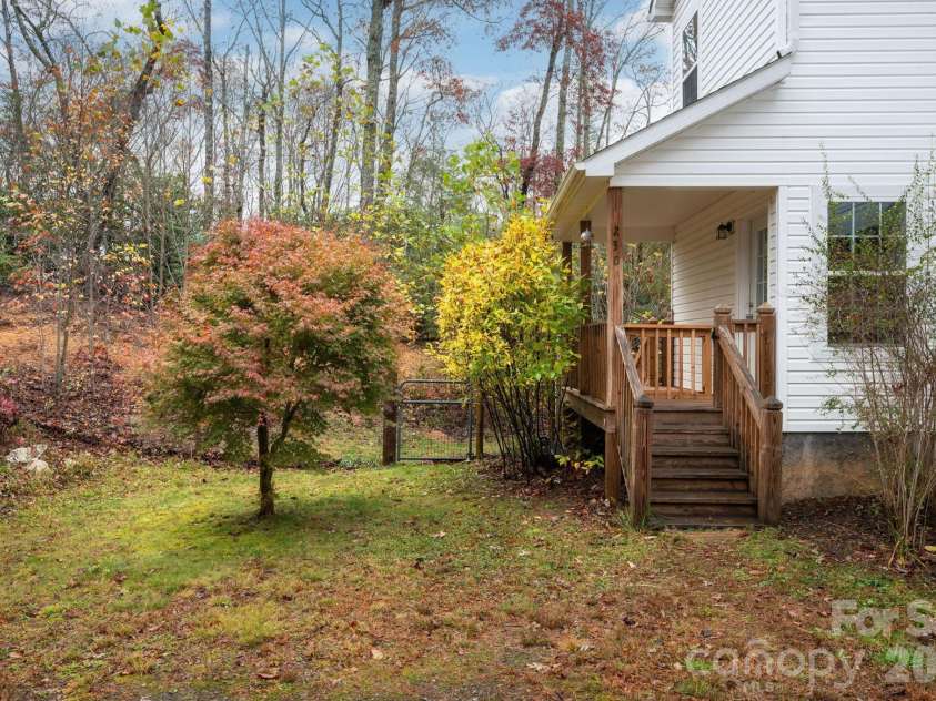 230 Graystone Drive, Burnsville, NC 28714.  MLS# CAR4314444, YatesRealty ID 7600. 