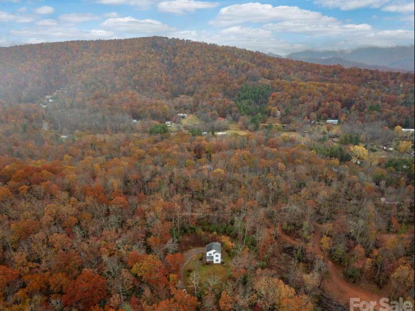 230 Graystone Drive, Burnsville, NC 28714.  MLS# CAR4314444, YatesRealty ID 7600. 