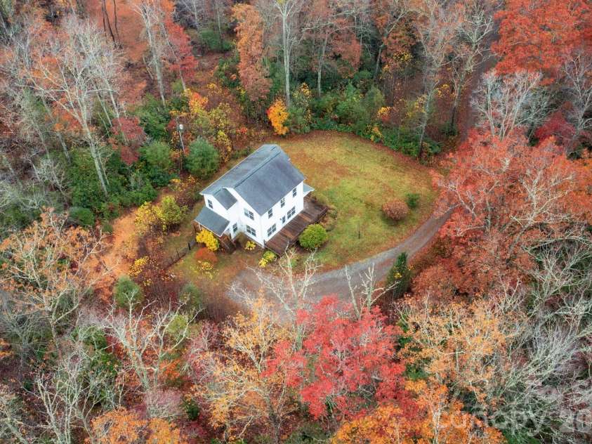 230 Graystone Drive, Burnsville, NC 28714.  MLS# CAR4314444, YatesRealty ID 7600. 