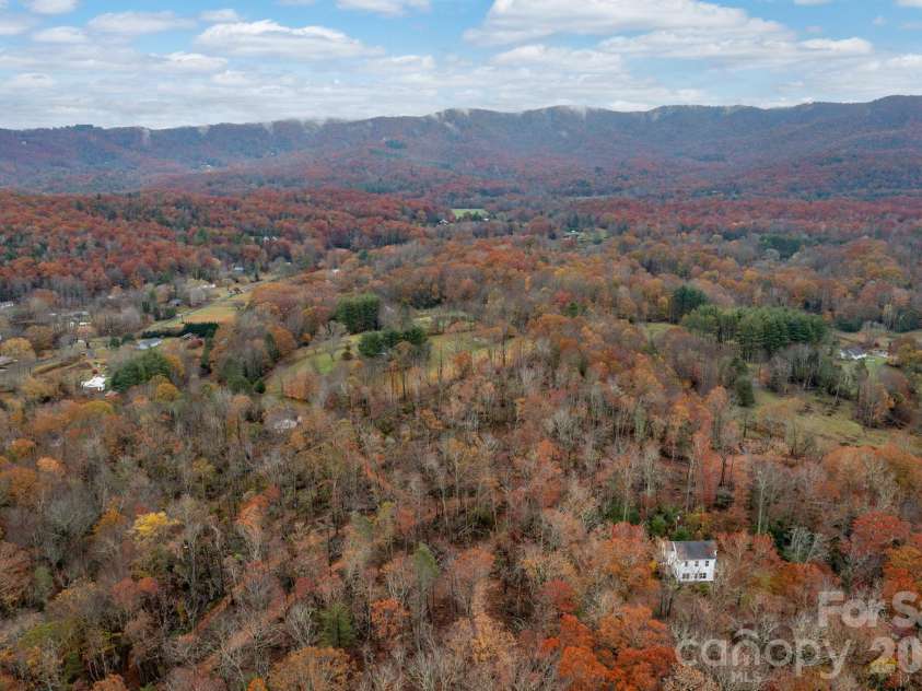 230 Graystone Drive, Burnsville, NC 28714.  MLS# CAR4314444, YatesRealty ID 7600. 