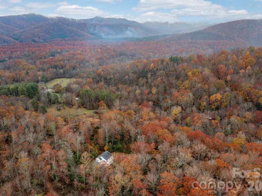230 Graystone Drive, Burnsville, NC 28714.  MLS# CAR4314444, YatesRealty ID 7600. 