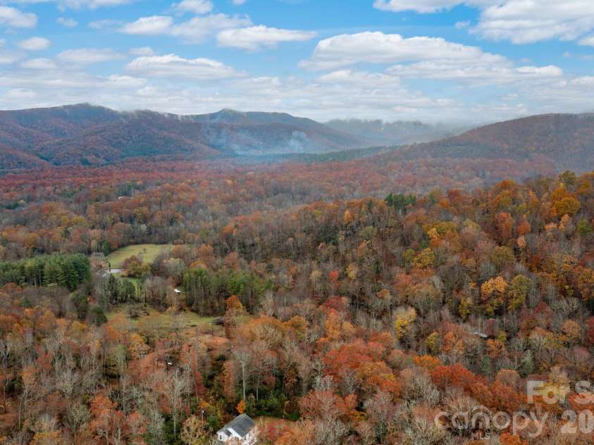 230 Graystone Drive, Burnsville, NC 28714.  MLS# CAR4314444, YatesRealty ID 7600. 