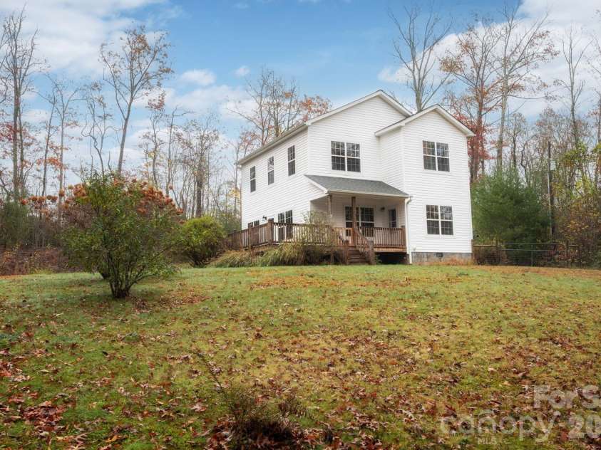 230 Graystone Drive, Burnsville, NC 28714.  MLS# CAR4314444, YatesRealty ID 7600. 