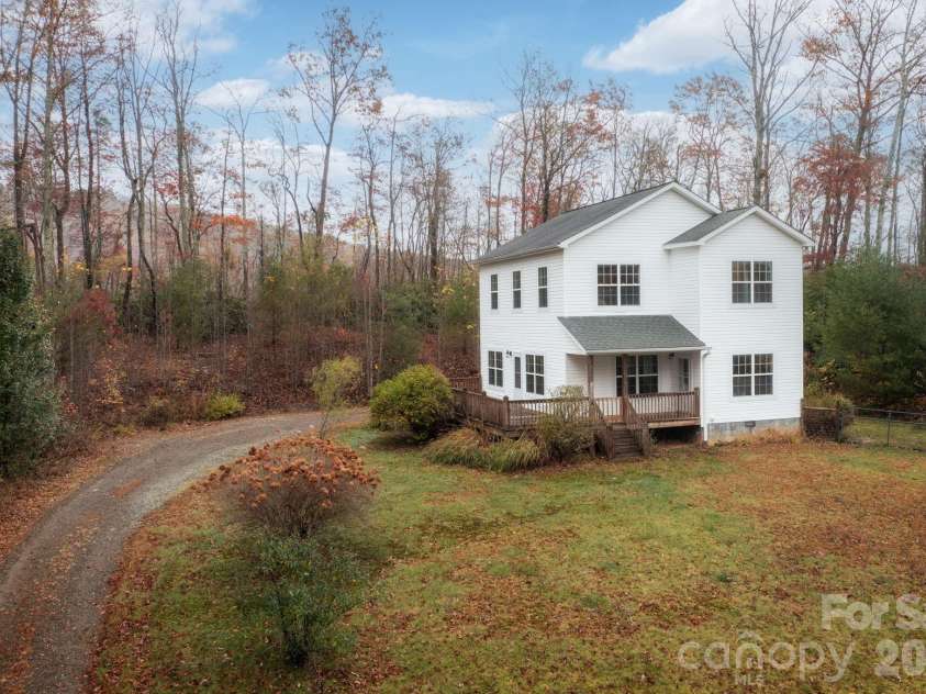 230 Graystone Drive, Burnsville, NC 28714.  MLS# CAR4314444, YatesRealty ID 7600. 