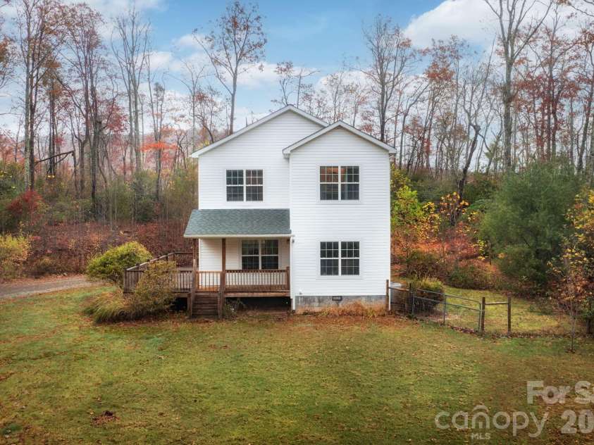 230 Graystone Drive, Burnsville, NC 28714.  MLS# CAR4314444, YatesRealty ID 7600. 