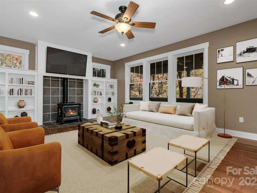 241 Fern Way, Black Mountain, NC 28711.  MLS# CAR4196971, YatesRealty ID 7601. 