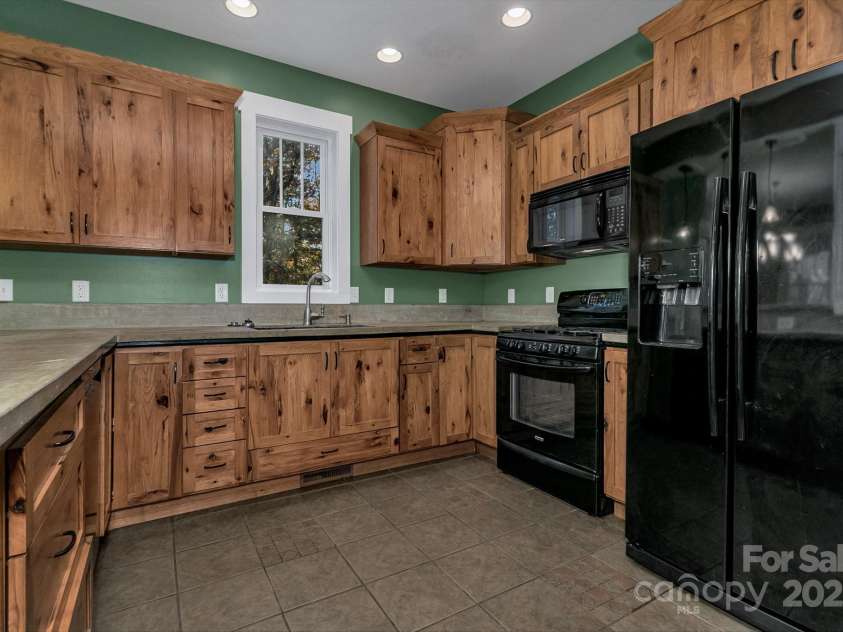 241 Fern Way, Black Mountain, NC 28711.  MLS# CAR4196971, YatesRealty ID 7601. 