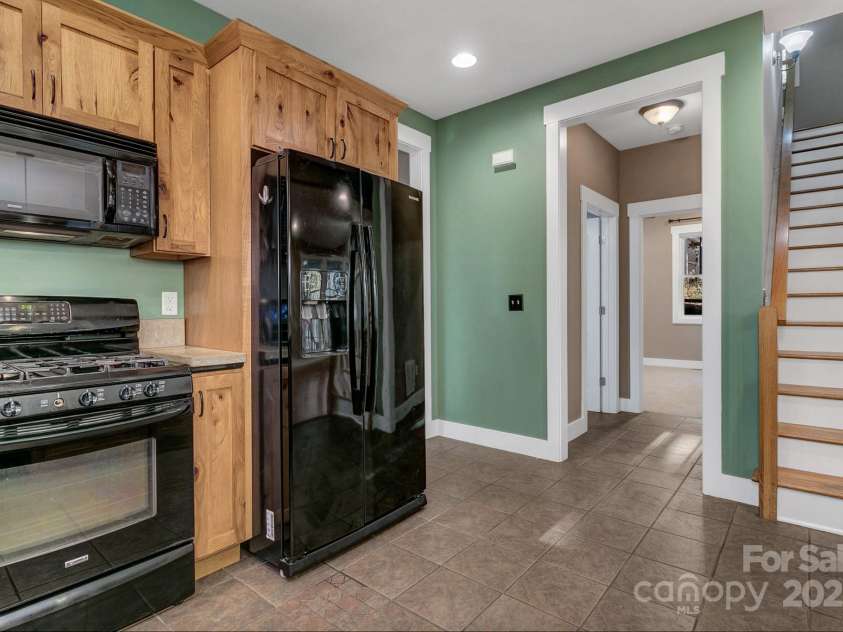 241 Fern Way, Black Mountain, NC 28711.  MLS# CAR4196971, YatesRealty ID 7601. 