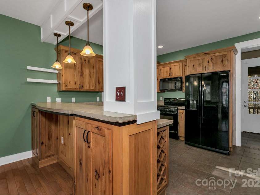 241 Fern Way, Black Mountain, NC 28711.  MLS# CAR4196971, YatesRealty ID 7601. 