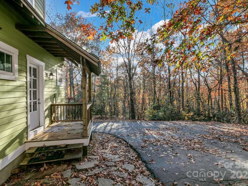 241 Fern Way, Black Mountain, NC 28711.  MLS# CAR4196971, YatesRealty ID 7601. 
