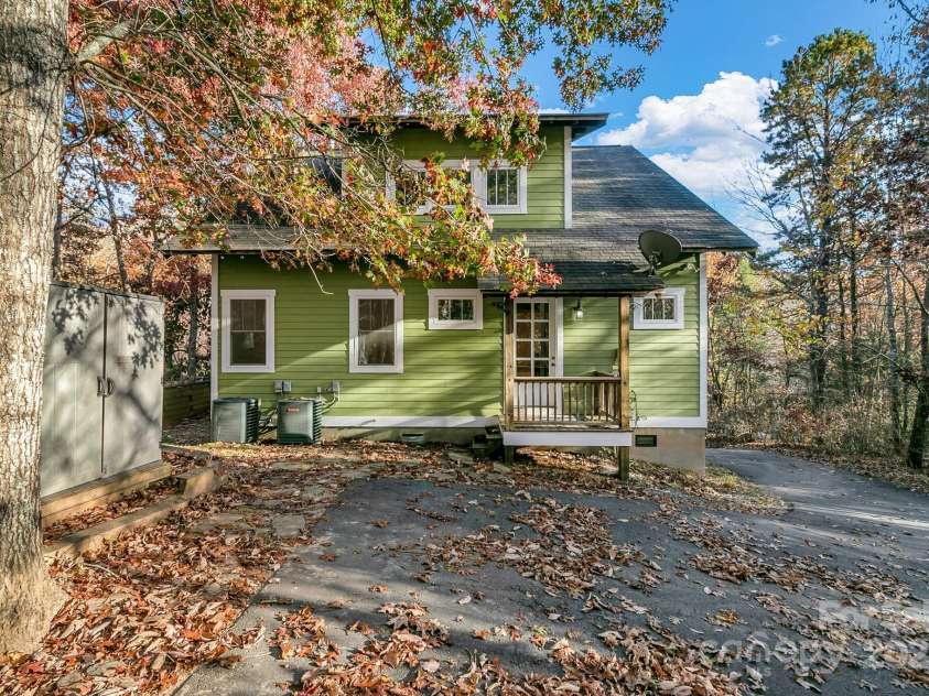 241 Fern Way, Black Mountain, NC 28711.  MLS# CAR4196971, YatesRealty ID 7601. 