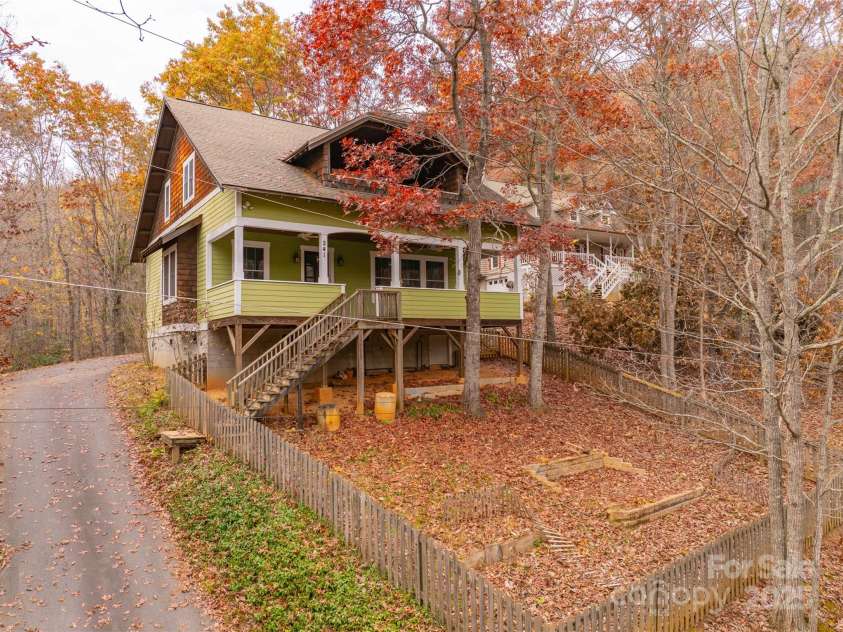 241 Fern Way, Black Mountain, NC 28711.  MLS# CAR4196971, YatesRealty ID 7601. 