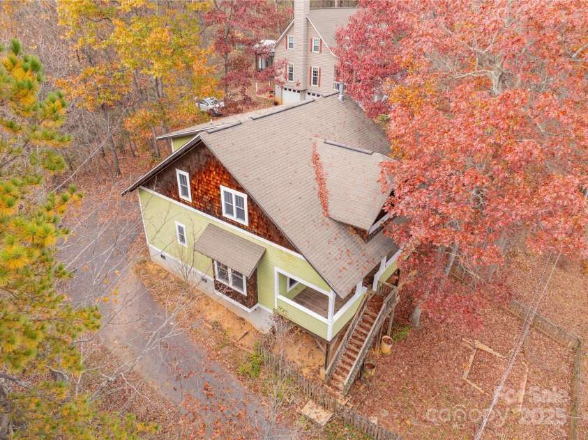 241 Fern Way, Black Mountain, NC 28711.  MLS# CAR4196971, YatesRealty ID 7601. 