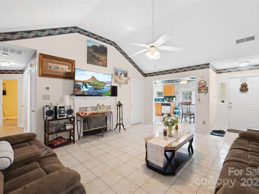 12305 Portrush Lane, Charlotte, NC 28273.  MLS# CAR4247672, YatesRealty ID 7602. 