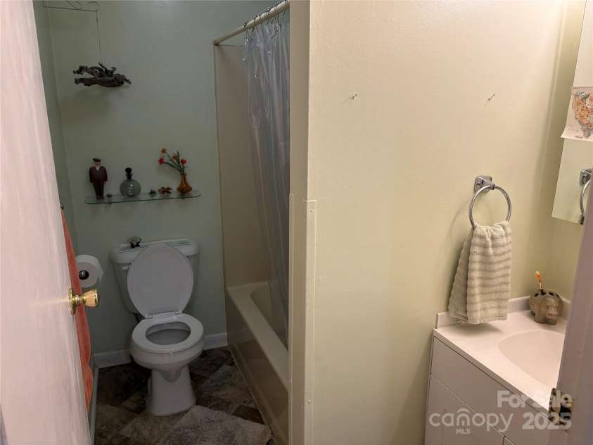 20 Forest Ridge Drive, Nebo, NC 28761.  MLS# CAR4326041, YatesRealty ID 7603. 