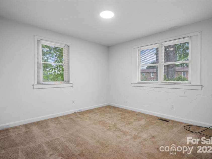 61 17th Street Place, Hickory, NC 28601.  MLS# CAR4214344, YatesRealty ID 7603. 