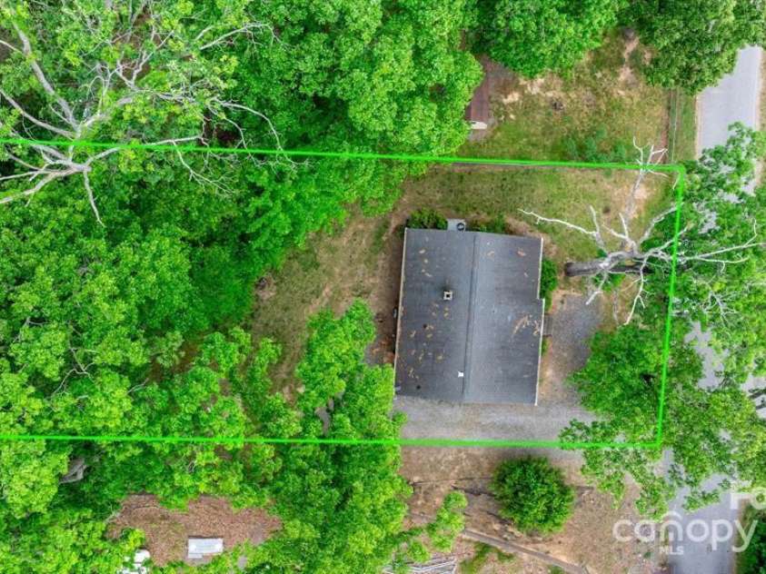 61 17th Street Place, Hickory, NC 28601.  MLS# CAR4214344, YatesRealty ID 7603. 