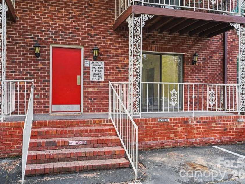 103 Carriage House Drive, Kannapolis, NC 28081.  MLS# CAR4397431, YatesRealty ID 7604. 