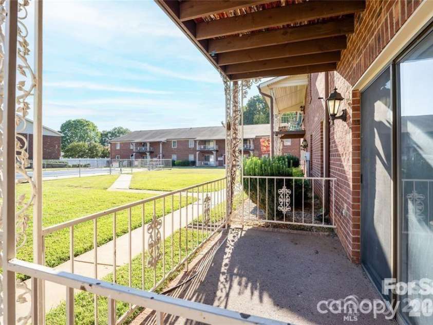 103 Carriage House Drive, Kannapolis, NC 28081.  MLS# CAR4397431, YatesRealty ID 7604. 