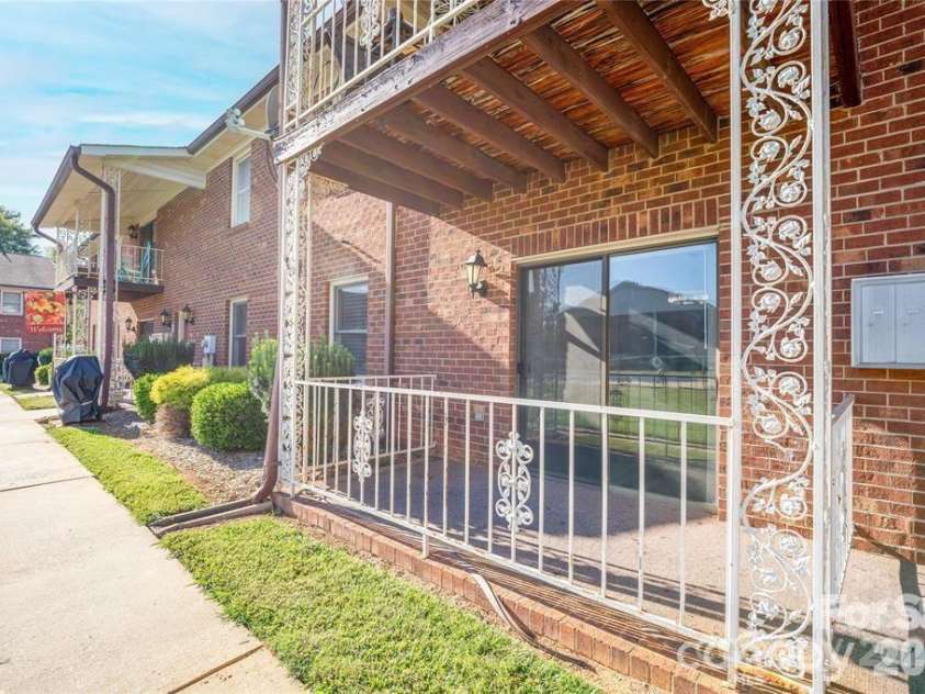 103 Carriage House Drive, Kannapolis, NC 28081.  MLS# CAR4397431, YatesRealty ID 7604. 