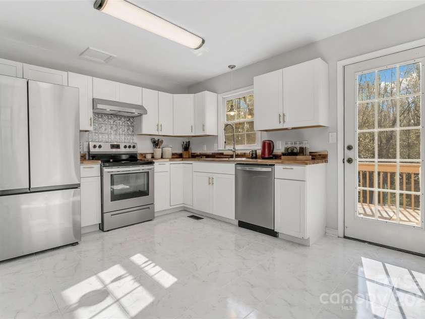 6 Southchase Drive, Fletcher, NC 28732.  MLS# CAR4245969, YatesRealty ID 7606. 