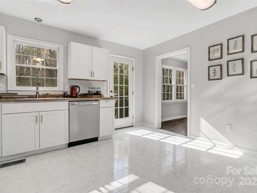 6 Southchase Drive, Fletcher, NC 28732.  MLS# CAR4245969, YatesRealty ID 7606. 