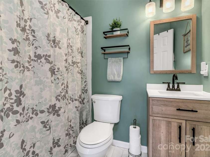 6 Southchase Drive, Fletcher, NC 28732.  MLS# CAR4245969, YatesRealty ID 7606. 