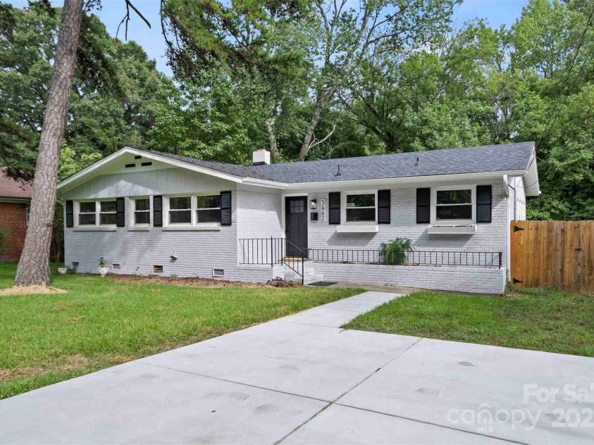 5442 Kinsale Lane, Charlotte, NC 28215.  MLS# CAR4305861, YatesRealty ID 7607. 