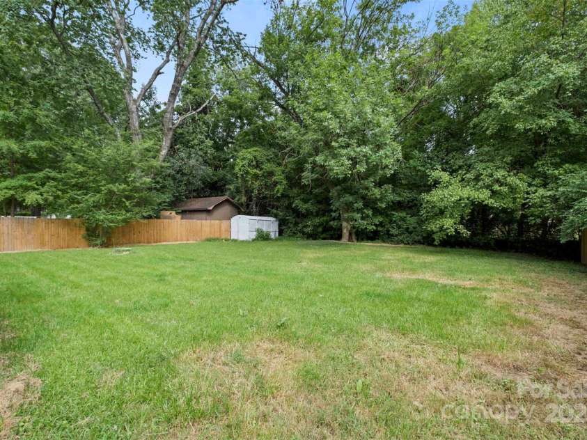 5442 Kinsale Lane, Charlotte, NC 28215.  MLS# CAR4305861, YatesRealty ID 7607. 
