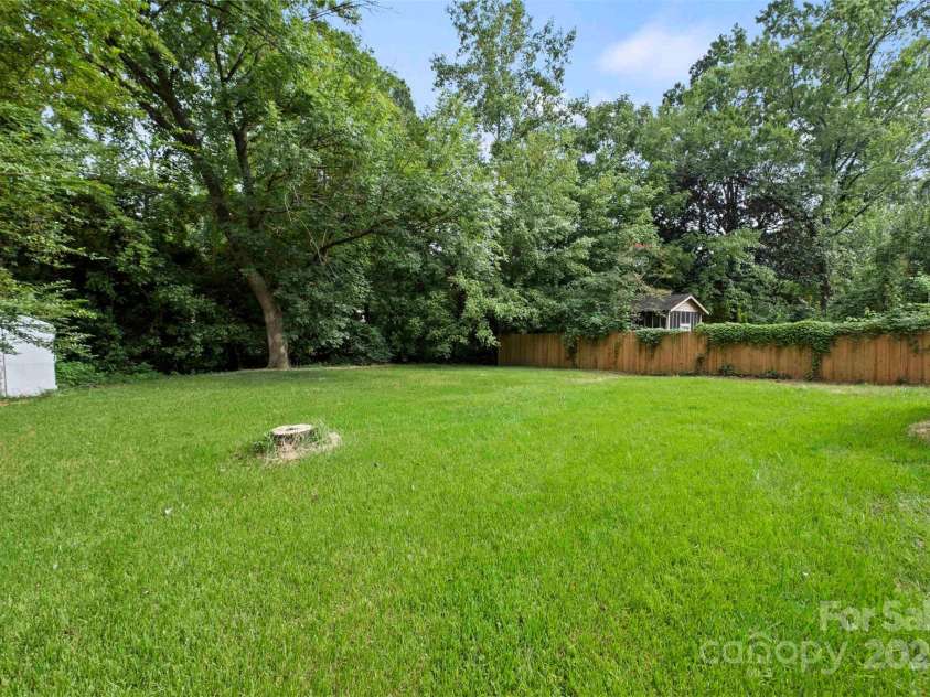 5442 Kinsale Lane, Charlotte, NC 28215.  MLS# CAR4305861, YatesRealty ID 7607. 