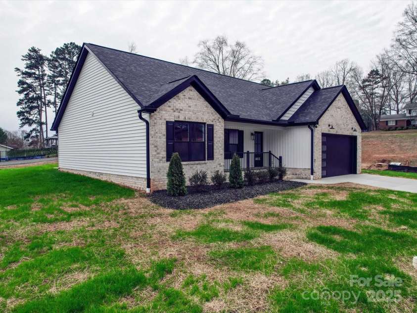 8690 Crestwood Drive, Mount Pleasant, NC 28124.  MLS# CAR4212777, YatesRealty ID 7608. 