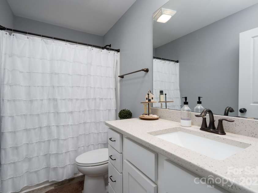 123 Kingfisher Drive, Mooresville, NC 28117.  MLS# CAR4209658, YatesRealty ID 7609. 