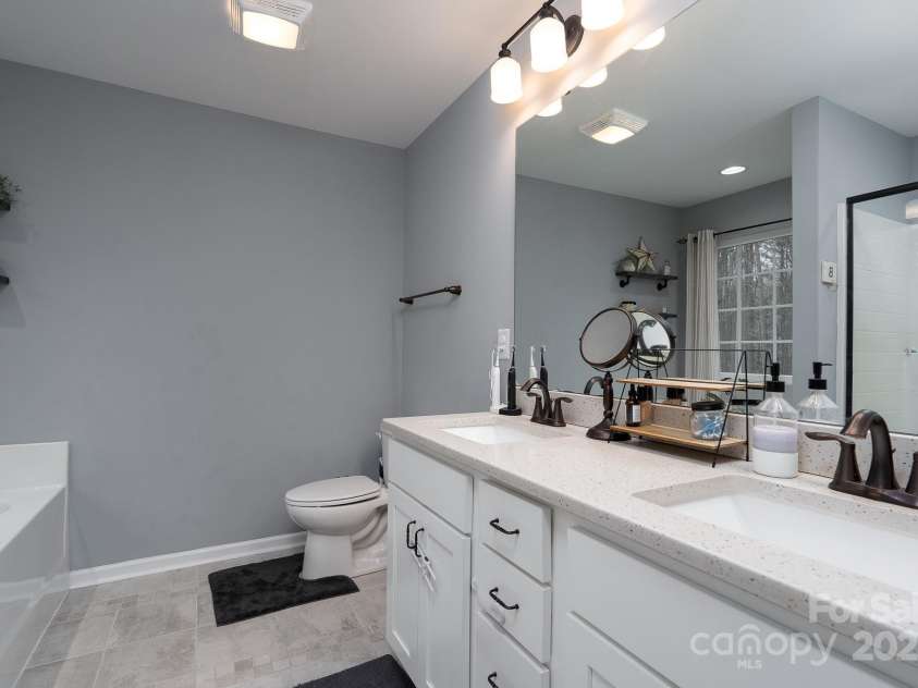 123 Kingfisher Drive, Mooresville, NC 28117.  MLS# CAR4209658, YatesRealty ID 7609. 