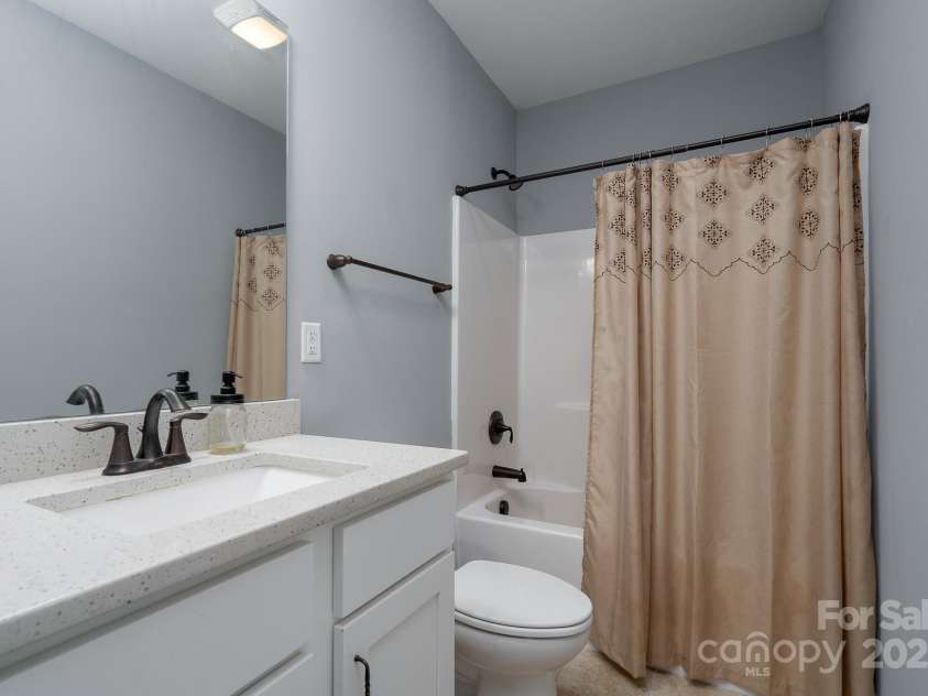 123 Kingfisher Drive, Mooresville, NC 28117.  MLS# CAR4209658, YatesRealty ID 7609. 