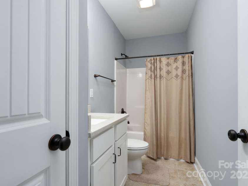 123 Kingfisher Drive, Mooresville, NC 28117.  MLS# CAR4209658, YatesRealty ID 7609. 