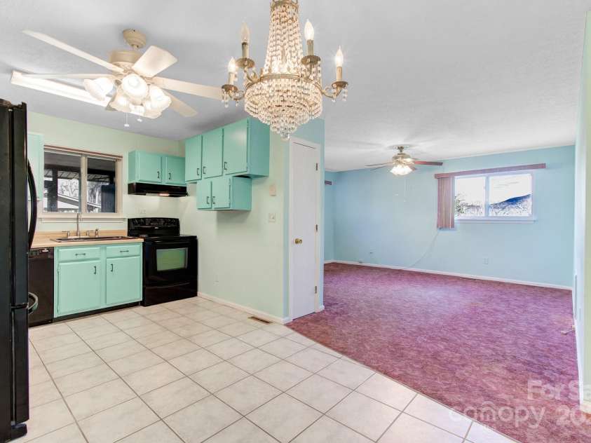 125 Freedom Road, Hendersonville, NC 28792.  MLS# CAR4329667, YatesRealty ID 7609. 