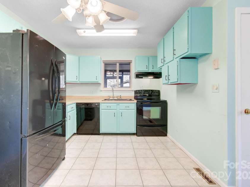 125 Freedom Road, Hendersonville, NC 28792.  MLS# CAR4329667, YatesRealty ID 7609. 
