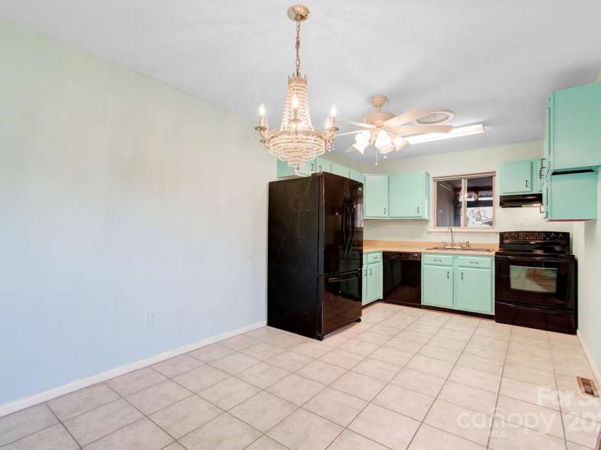 125 Freedom Road, Hendersonville, NC 28792.  MLS# CAR4329667, YatesRealty ID 7609. 