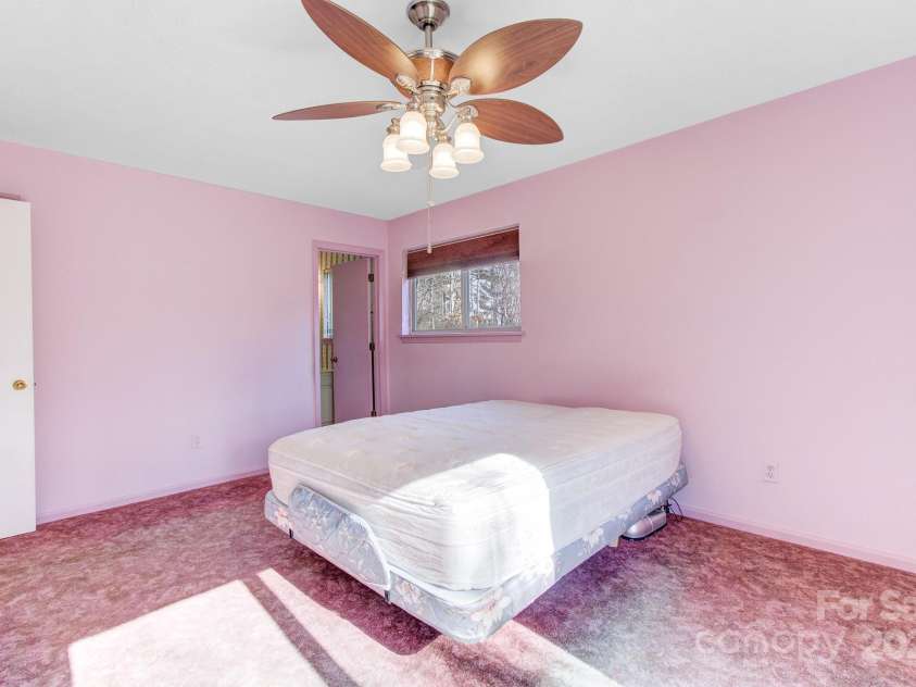 125 Freedom Road, Hendersonville, NC 28792.  MLS# CAR4329667, YatesRealty ID 7609. 
