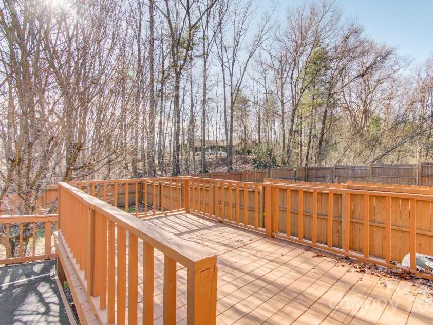 125 Freedom Road, Hendersonville, NC 28792.  MLS# CAR4329667, YatesRealty ID 7609. 