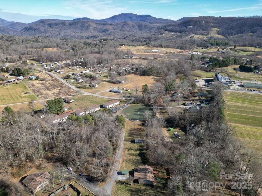 125 Freedom Road, Hendersonville, NC 28792.  MLS# CAR4329667, YatesRealty ID 7609. 