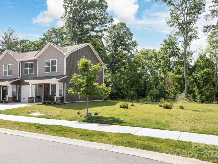 40 Malcolm Court, Candler, NC 28715.  MLS# CAR4281159, YatesRealty ID 761. End Unit and a Sidewalk Community 