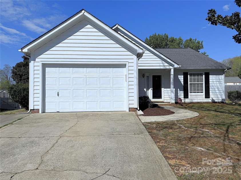 3007 Walsingham Court, Matthews, NC 28105.  MLS# CAR4240078, YatesRealty ID 7611. 