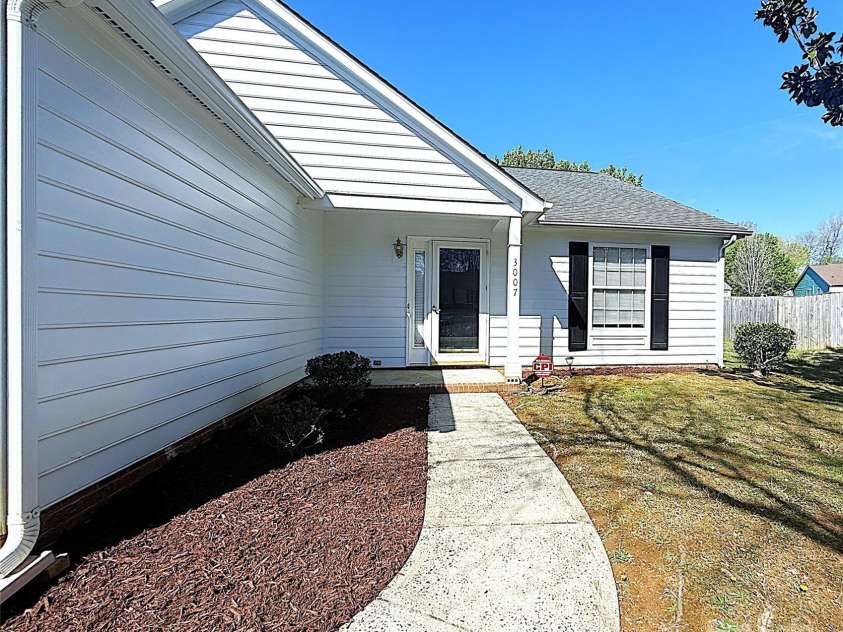 3007 Walsingham Court, Matthews, NC 28105.  MLS# CAR4240078, YatesRealty ID 7611. 